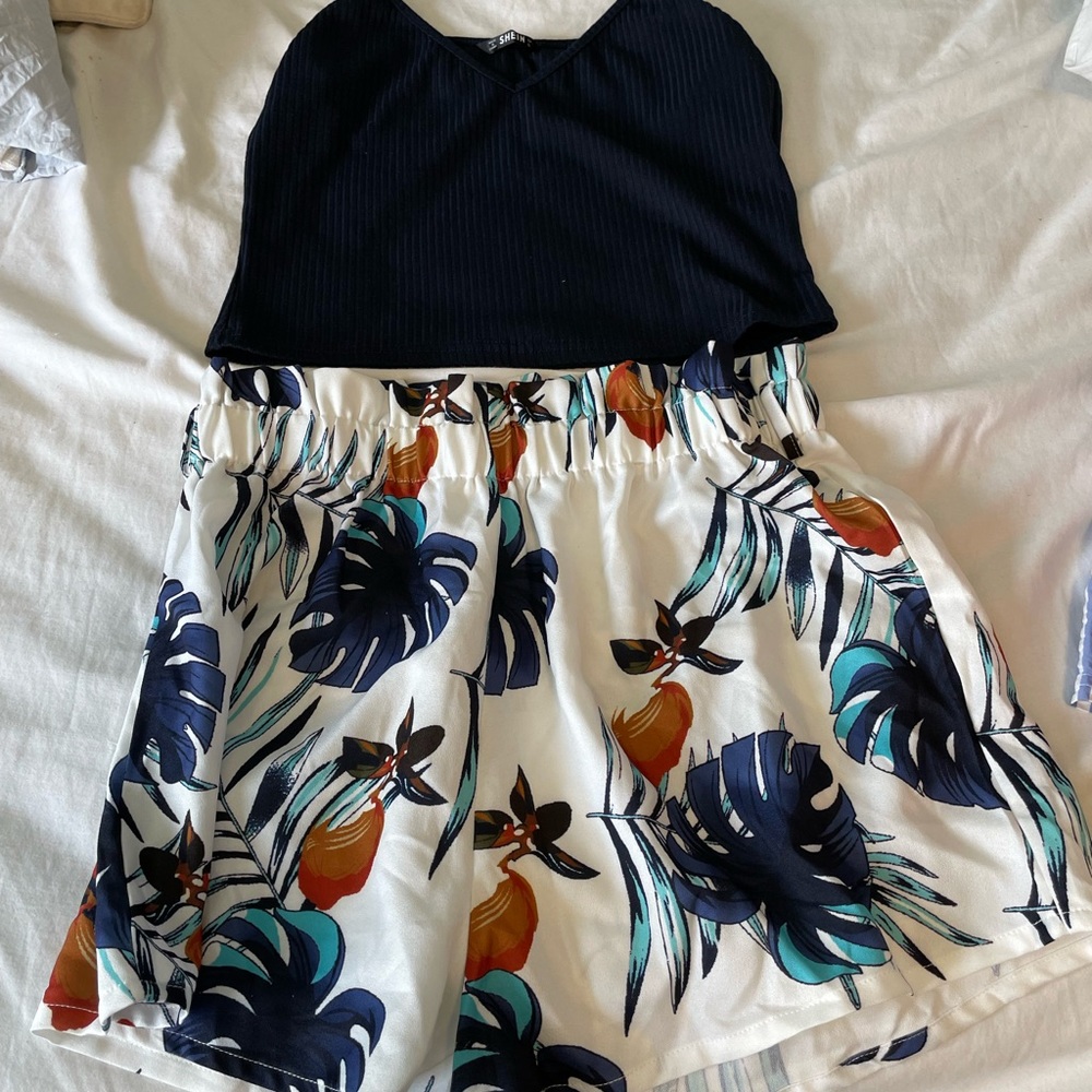 NWT- SHEIN 2 piece outfit sz L